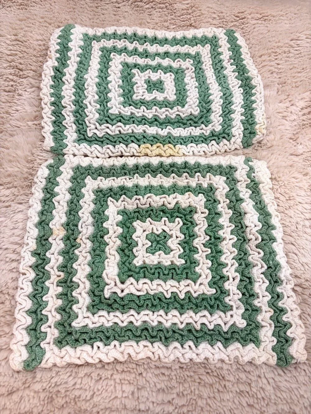 Vintage Handmade Crochet Wiggle Stitch Potholders Green White Retro Hot Pads Set